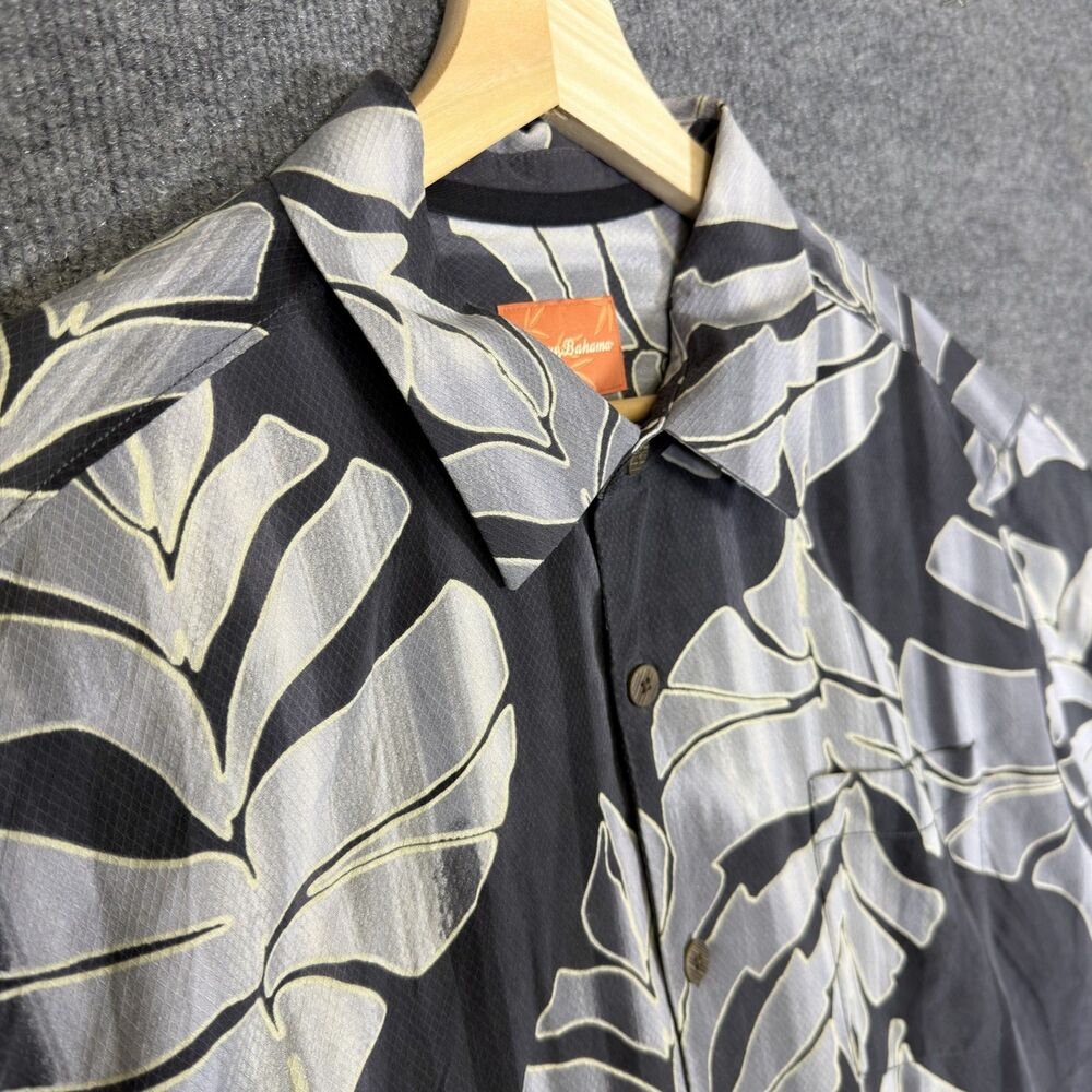 Tommy Bahama Mens Hawaiian Button Up Shirt L Black Gray Leaf Print 100% Silk